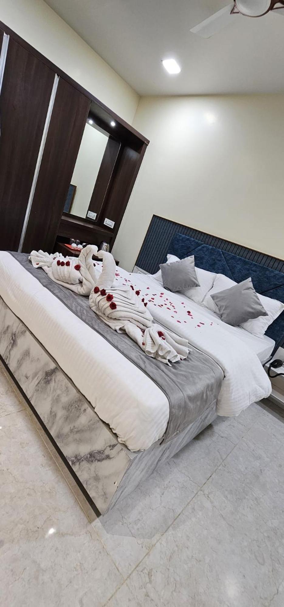 Jai Raja'S Tower Hotel Karaikkudi Bagian luar foto