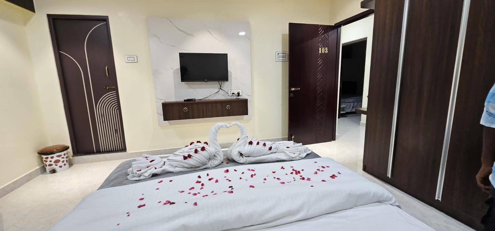 Jai Raja'S Tower Hotel Karaikkudi Bagian luar foto