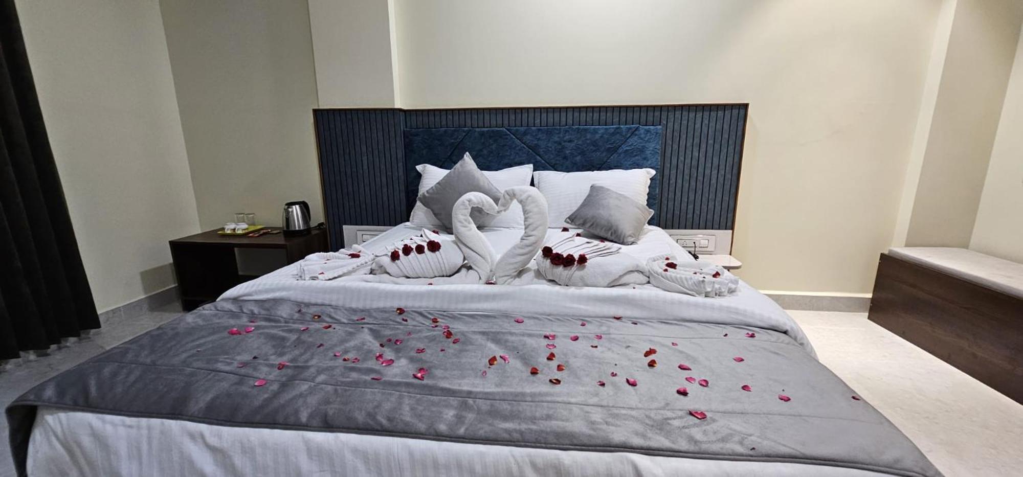 Jai Raja'S Tower Hotel Karaikkudi Bagian luar foto