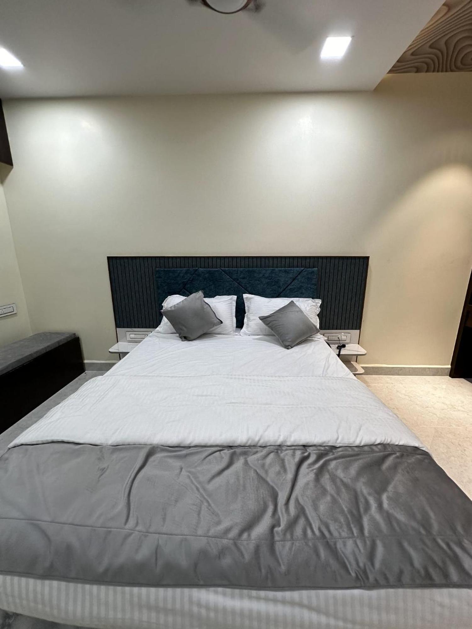 Jai Raja'S Tower Hotel Karaikkudi Bagian luar foto