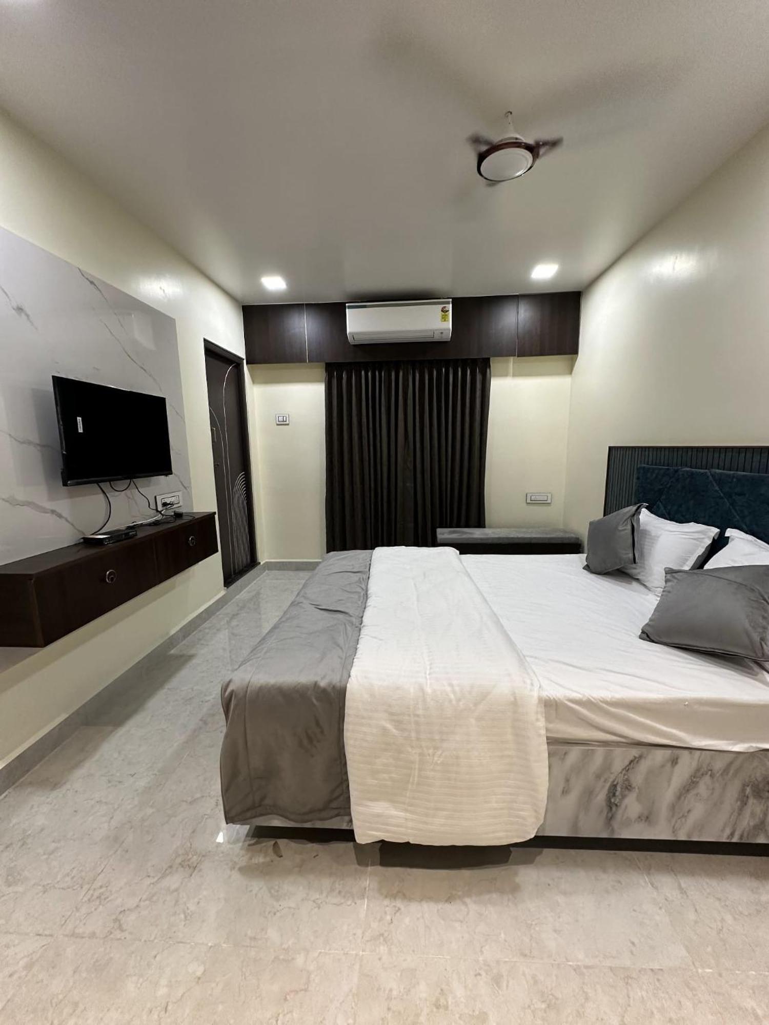 Jai Raja'S Tower Hotel Karaikkudi Bagian luar foto