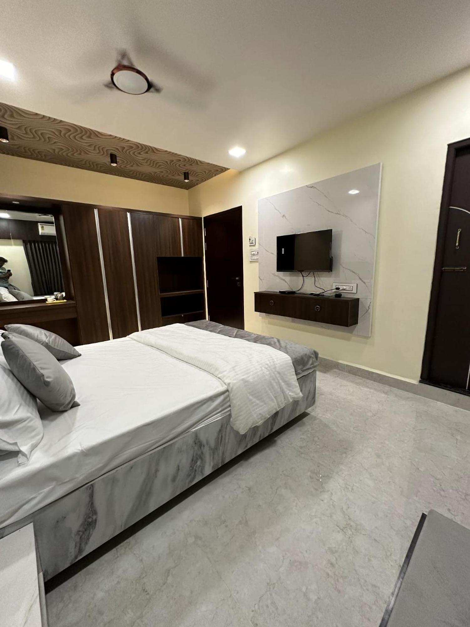 Jai Raja'S Tower Hotel Karaikkudi Bagian luar foto