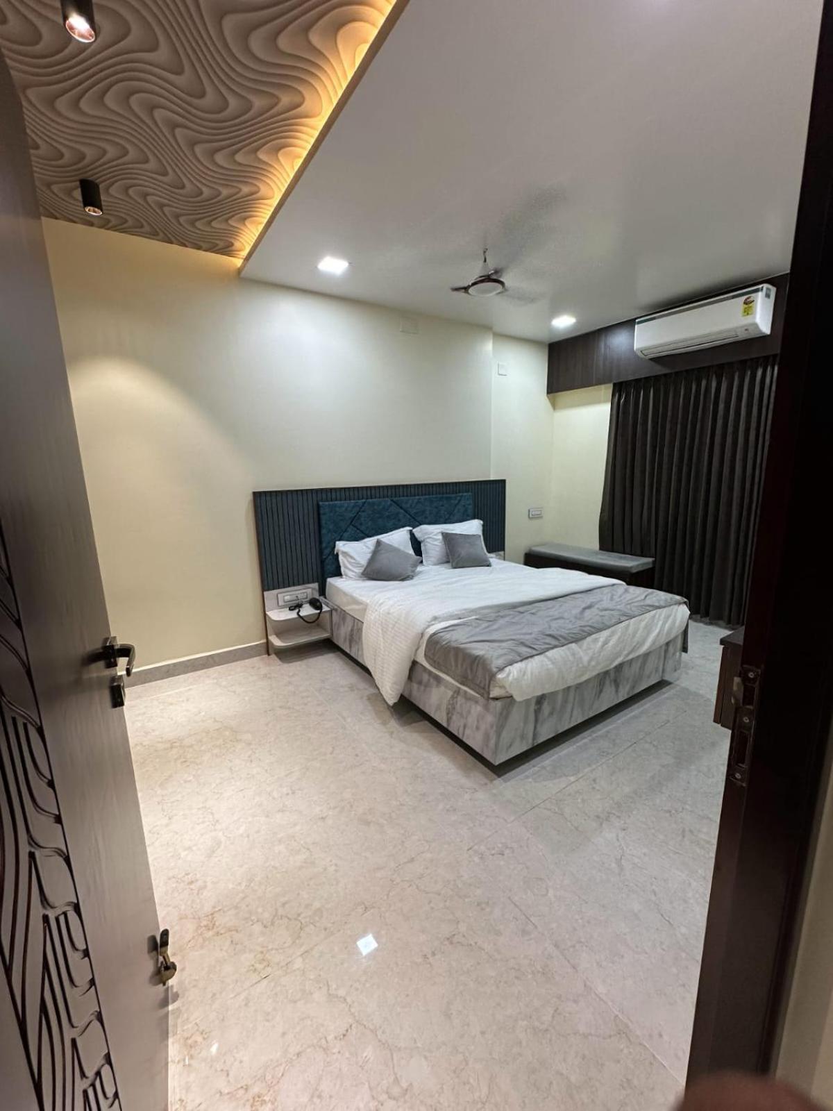 Jai Raja'S Tower Hotel Karaikkudi Bagian luar foto