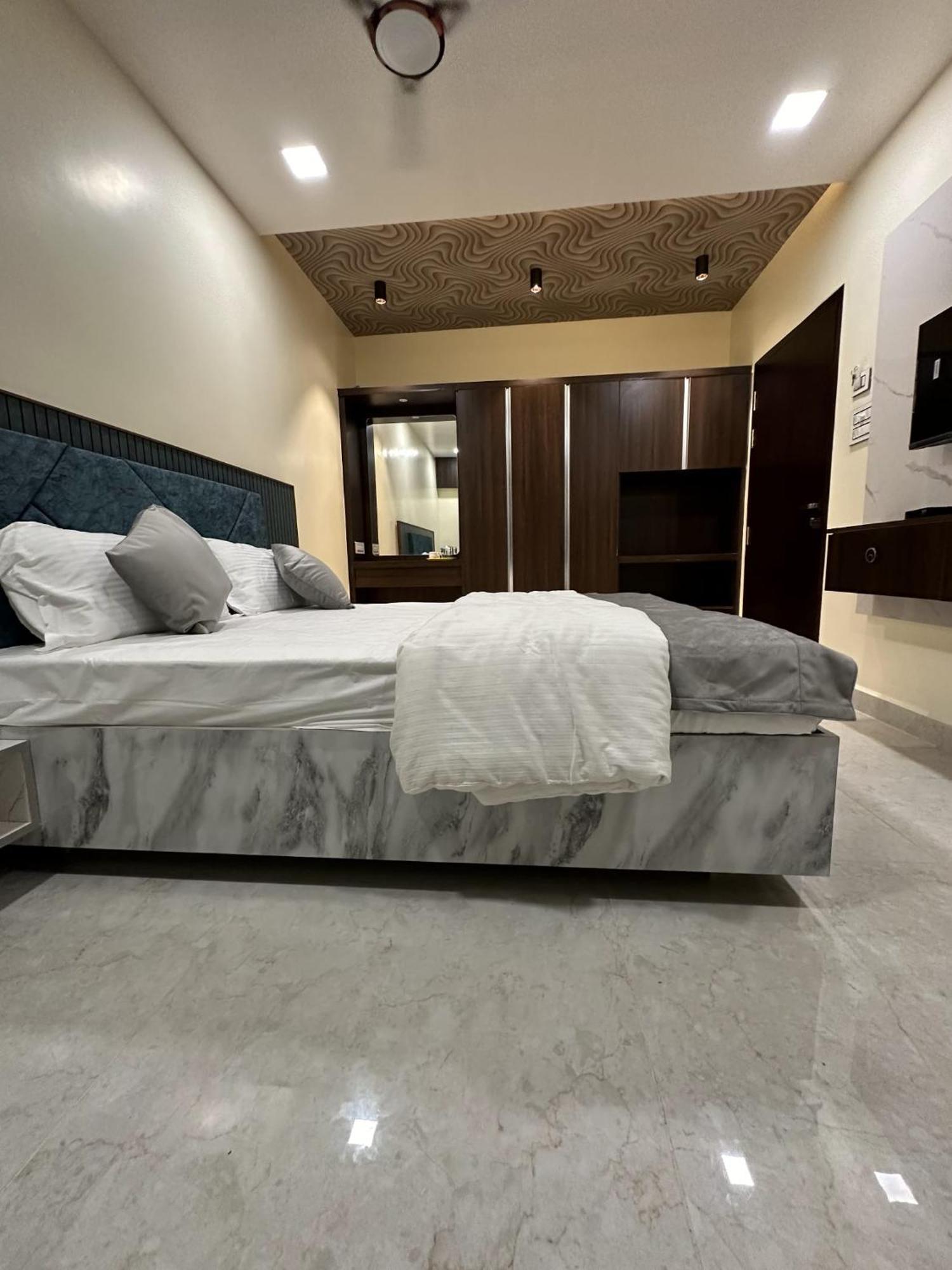 Jai Raja'S Tower Hotel Karaikkudi Bagian luar foto