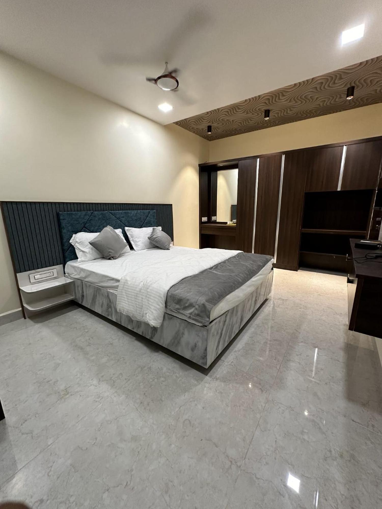 Jai Raja'S Tower Hotel Karaikkudi Bagian luar foto